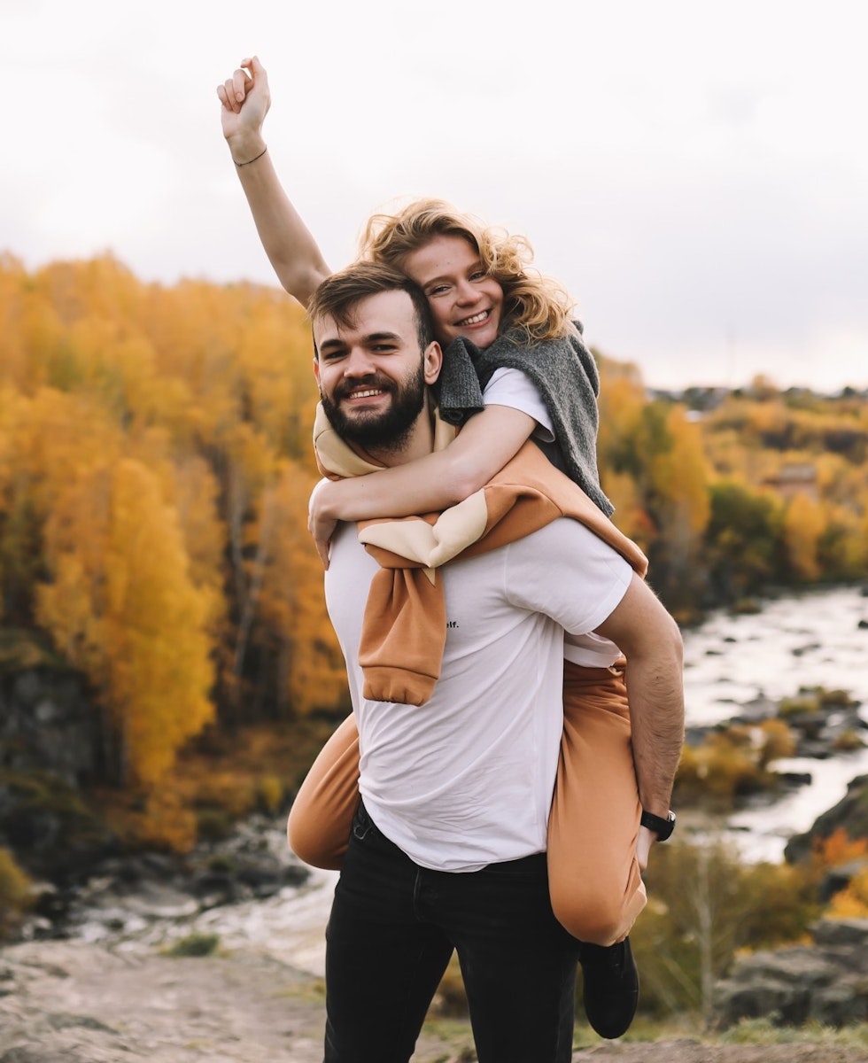 Dos personas en la naturaleza