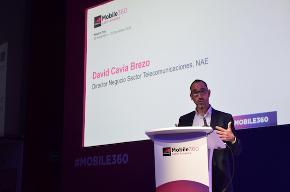 David Cavia, conferenciante en el Mobile 360. Foto de @dpl_news.